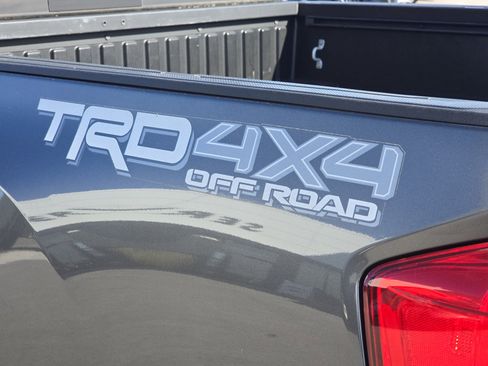 Used 2018 Toyota Tacoma TRD Off-Road w/ Technology Package image 5