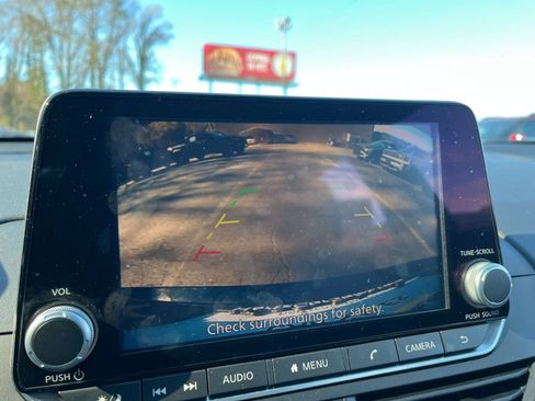 Used 2025 Nissan Altima 2.5 SV image 40