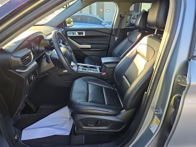 Used 2024 Ford Explorer XLT w/ Equipment Group 202A AWD/4WD image 5