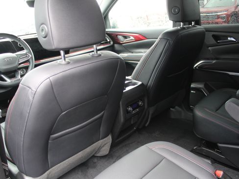 Used 2024 Chevrolet Traverse Z71 w/ Enhanced Driving Package AWD/4WD image 20