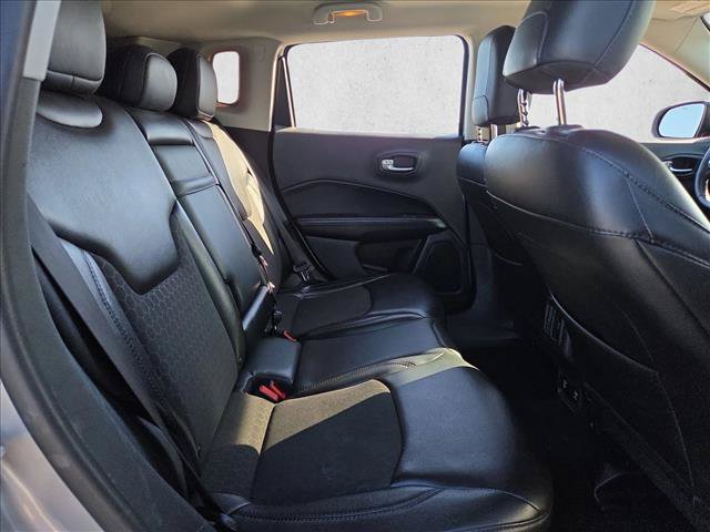 Used 2018 Jeep Compass Latitude w/ Popular Equipment Group FWD image 18