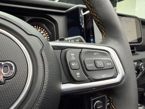 Used 2024 Jeep Wrangler Unlimited Sahara AWD/4WD image 15