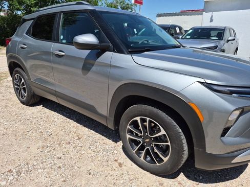 Used 2025 Chevrolet TrailBlazer LT image 4