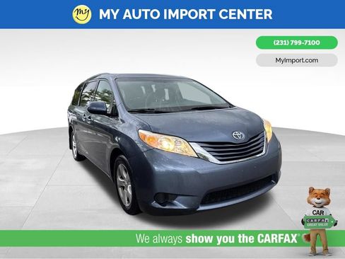 Used 2015 Toyota Sienna LE FWD image 1