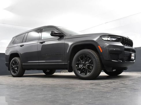 Used 2025 Jeep Grand Cherokee L Altitude AWD/4WD image 48