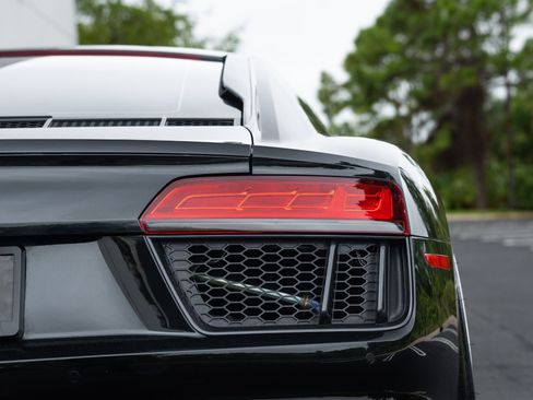 Used 2018 Audi R8 V10 image 18