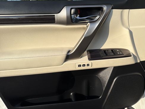 Used 2021 Lexus GX 460 Luxury w/ Sport Design Package AWD/4WD image 13