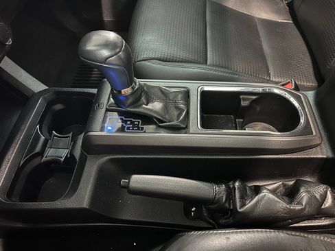 Used 2020 Toyota Tacoma TRD Off-Road w/ TRD Premium Off Road Package AWD/4WD image 25
