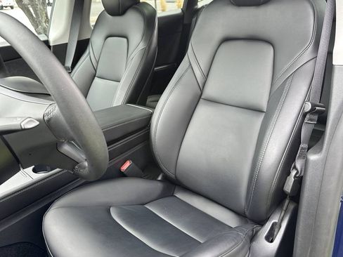 Used 2025 Tesla Model Y Long Range AWD/4WD image 17
