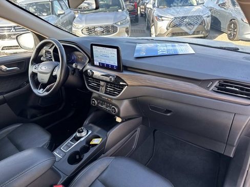 Used 2020 Ford Escape Titanium image 18