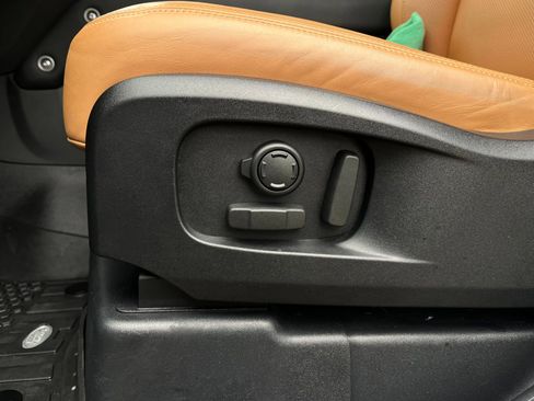 Used 2023 Land Rover Defender 110 image 48