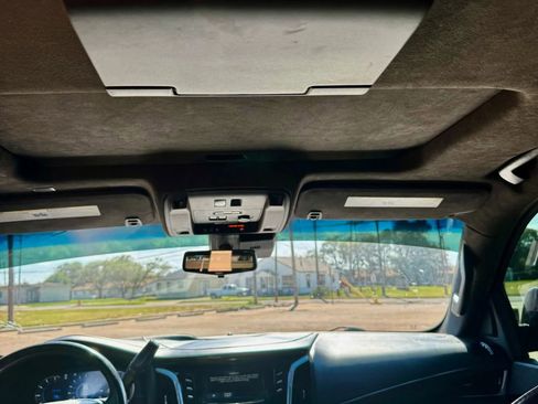 Used 2017 Cadillac Escalade Platinum image 18