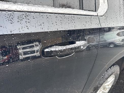 Used 2023 Chevrolet Suburban LT image 31