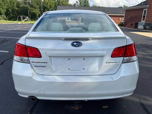 Used 2010 Subaru Legacy 2.5i Premium image 6
