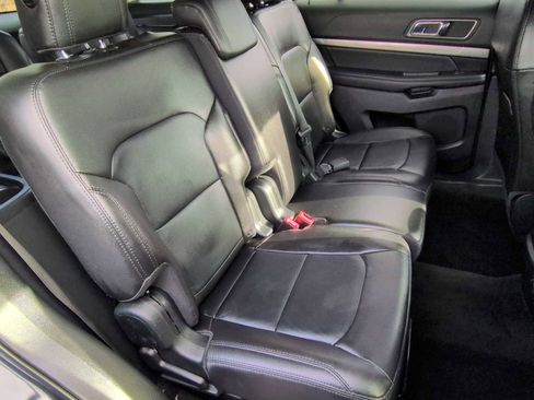 Used 2018 Ford Explorer XLT w/ Equipment Group 202A image 21