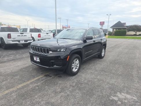 Used 2025 Jeep Grand Cherokee Laredo w/ Luxury Tech Group I AWD/4WD image 1