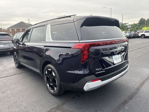 New 2026 Kia Carnival EX FWD image 3
