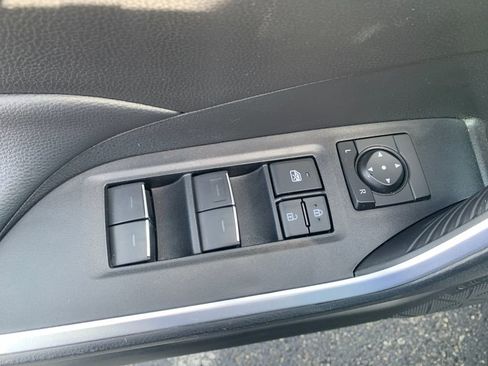 Used 2025 Toyota RAV4 XLE AWD/4WD image 13