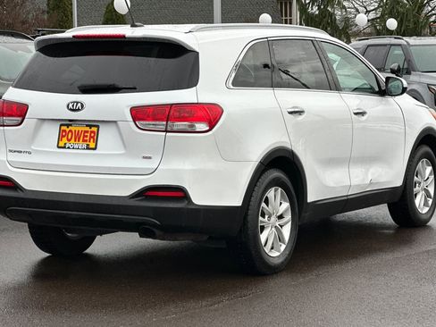 Used 2017 Kia Sorento LX image 4