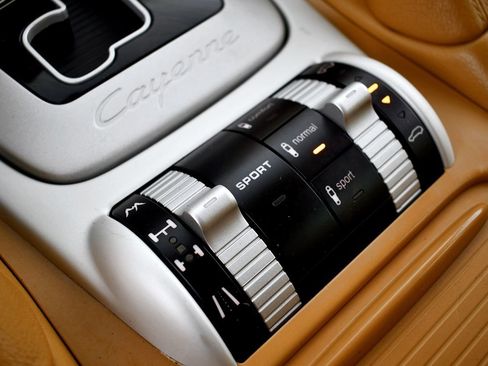 Used 2008 Porsche Cayenne GTS image 35