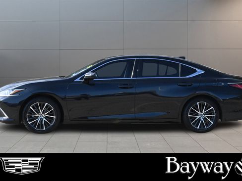 Used 2022 Lexus ES 350 w/ Premium Package image 4