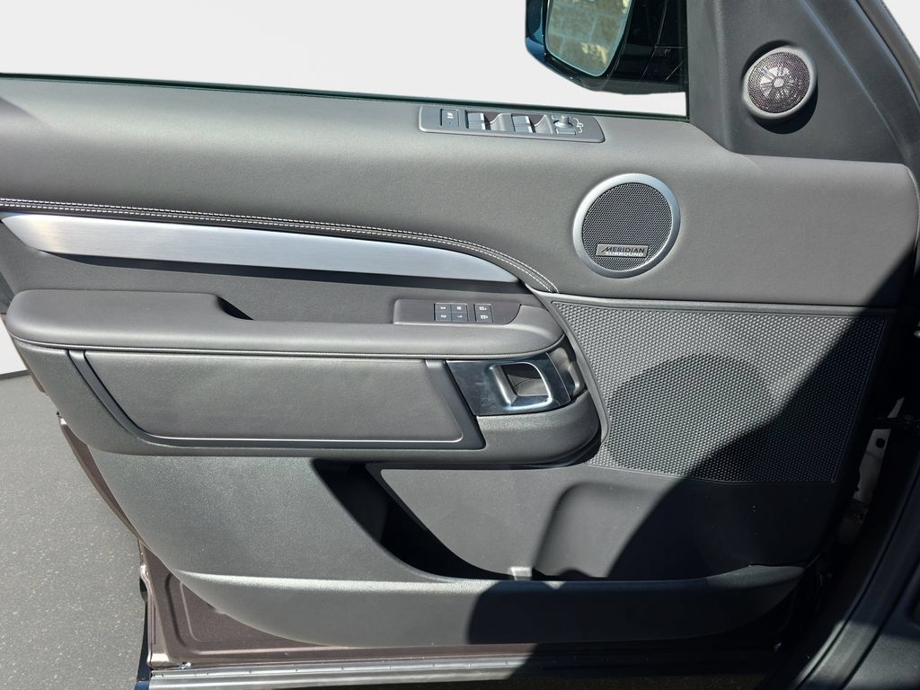 New 2026 Land Rover Discovery Limited Edition AWD/4WD image 19