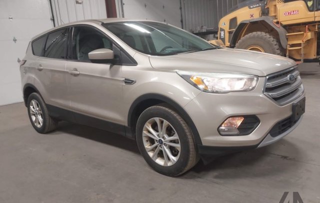 Used 2017 Ford Escape SE AWD/4WD image 1