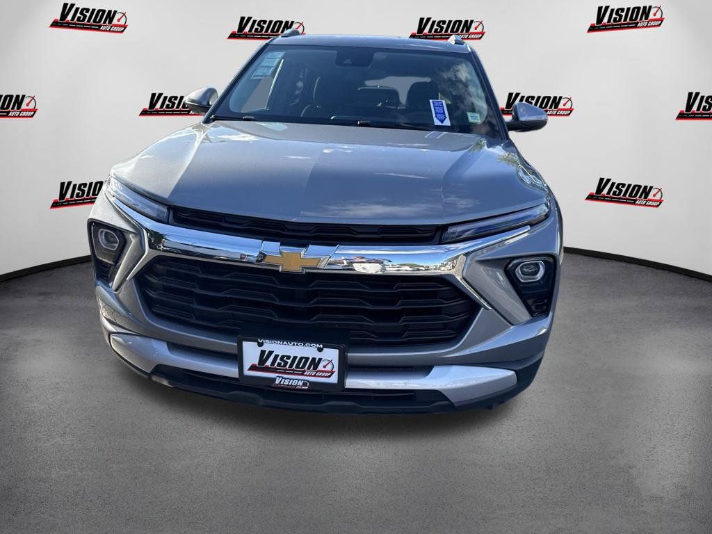 Used 2024 Chevrolet TrailBlazer LT w/ Driver Confidence Package AWD/4WD image 2