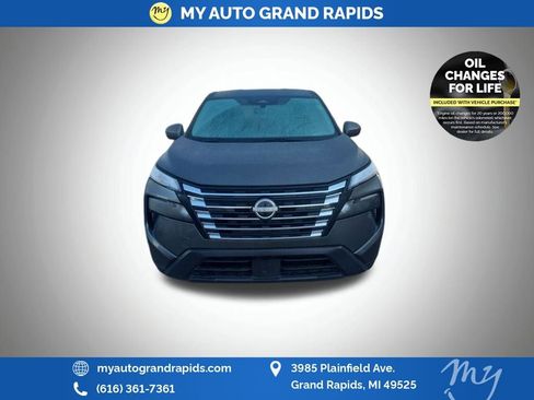 Used 2025 Nissan Rogue SV AWD/4WD image 2