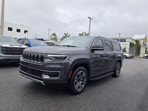 Used 2023 Jeep Wagoneer L Series II image 3