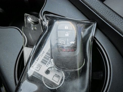 Used 2024 Honda Pilot EX-L image 35