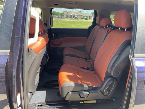 New 2026 Kia Carnival EX FWD image 10