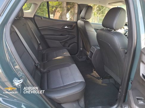 Used 2025 Chevrolet Trax LT FWD image 20