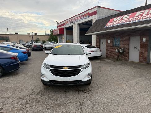 Used 2018 Chevrolet Equinox LT w/ Sun & Infotainment Package image 9