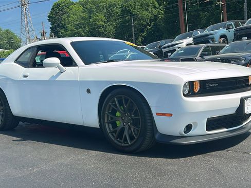 Used 2016 Dodge Challenger R/T Scat Pack RWD image 4