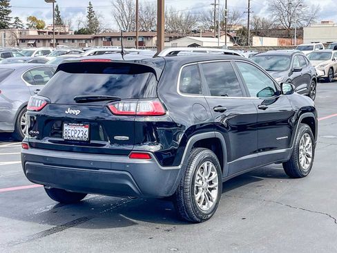Used 2019 Jeep Cherokee Latitude Plus w/ Comfort/Convenience Group image 4