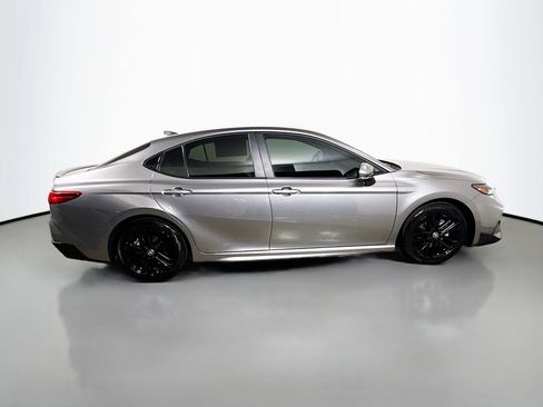 Used 2025 Toyota Camry SE image 8