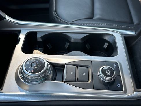 Used 2022 Ford Explorer XLT w/ Equipment Group 202A image 17