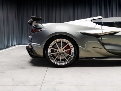 Used 2024 Chevrolet Corvette Z06 RWD image 32