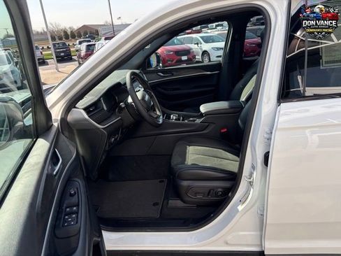 New 2026 Jeep Grand Cherokee Altitude AWD/4WD image 11