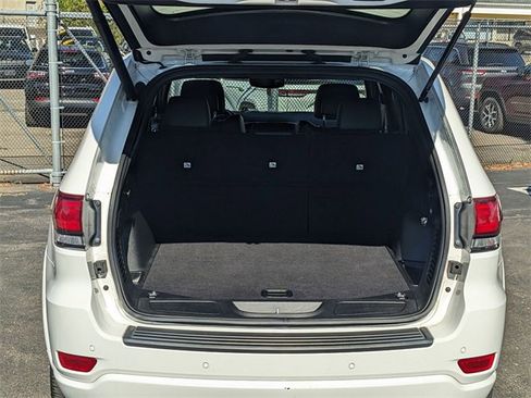 Certified 2022 Jeep Grand Cherokee Laredo X image 28