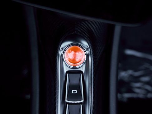 Used 2025 McLaren Artura Spider RWD image 68