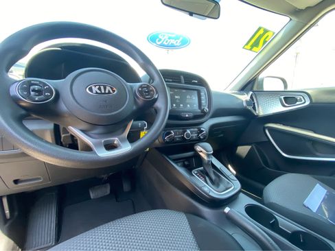 Used 2021 Kia Soul LX FWD image 17
