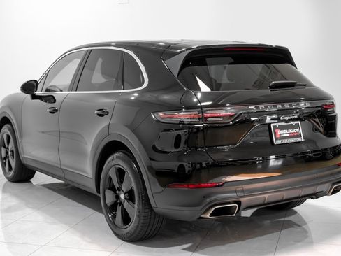 Used 2022 Porsche Cayenne image 9