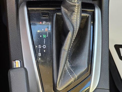 Used 2018 Toyota Corolla LE image 19