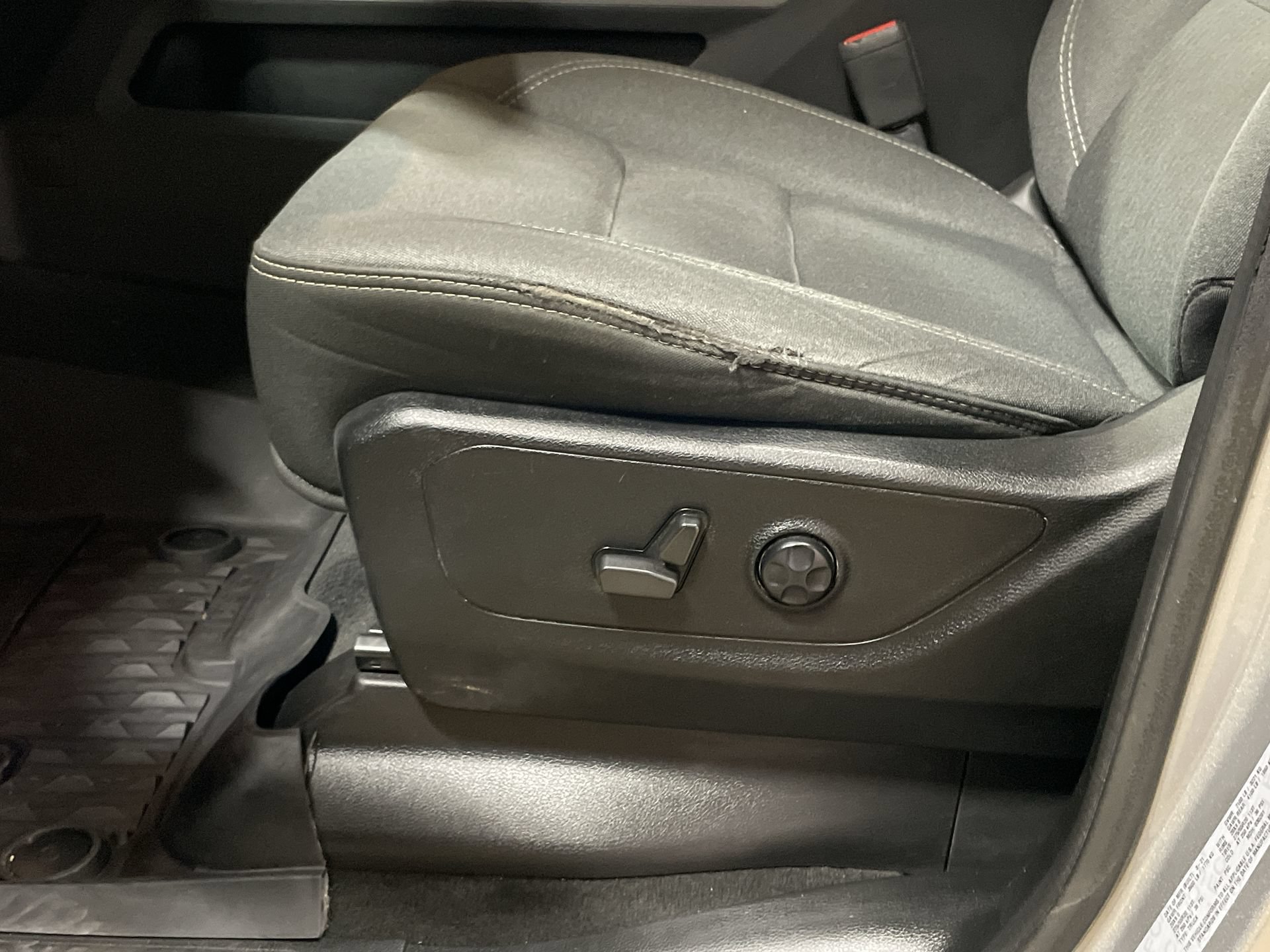 Used 2021 RAM 1500 4x4 Crew Cab image 14