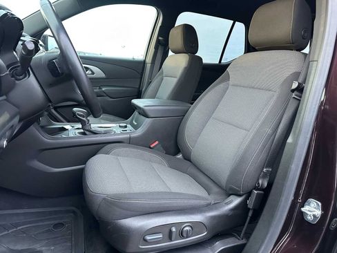 Used 2022 Chevrolet Traverse LT image 23