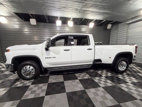 Used 2024 Chevrolet Silverado 3500 LTZ image 8