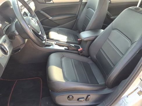 Used 2021 Volkswagen Passat 2.0T SE image 12