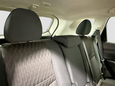 Used 2017 Nissan Rogue SV image 23